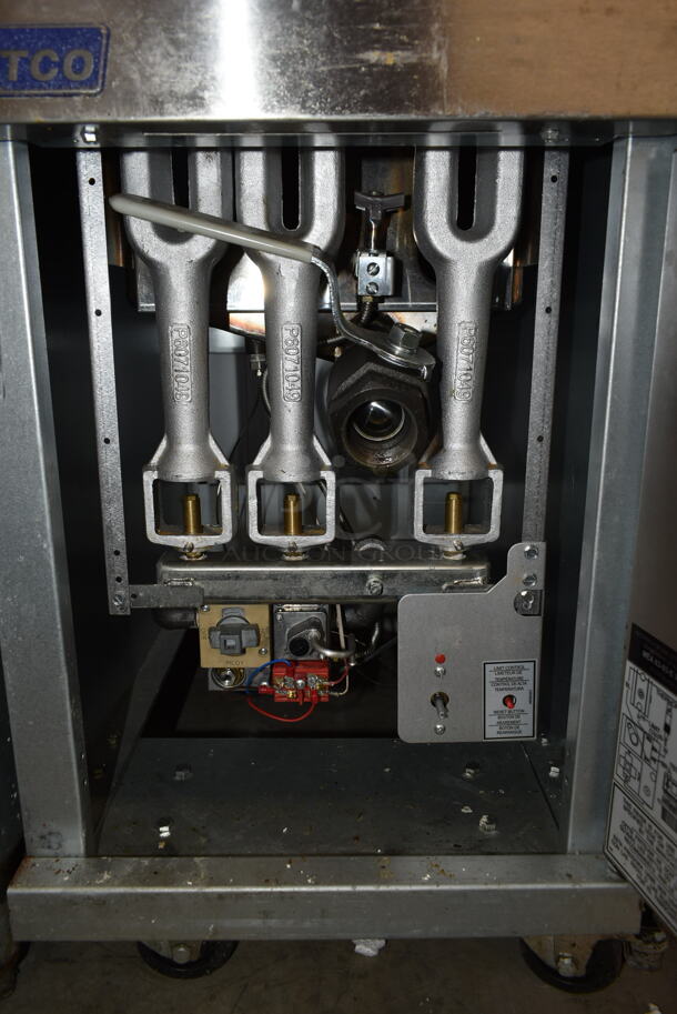 2019 Pitco Frialator 35C+S Stainless Steel Commercial Floor Style Propane Gas Powered Deep Fat Fryer on Commercial Casters. 90,000 BTU. - Image 4 of 6