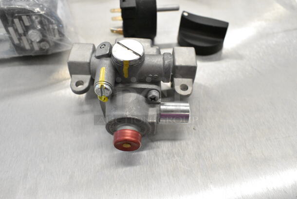 3 BRAND NEW SCRATCH AND DENT! Items Including HP00498025 Vulcan 00-944649 Valve, HP22223 Cleveland 22223 Valve;Slnd;1/4npt; 36in Leads, HP20476 Cleveland FK20476 Kit;Field;Timer;Conv Pro. 3 Times Your Bid!  - Image 2 of 8