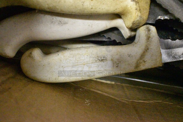 32 SHARPENED Stainless Steel Knives Including Serrated Bread Knives. 32 Times Your Bid!  - Image 5 of 6