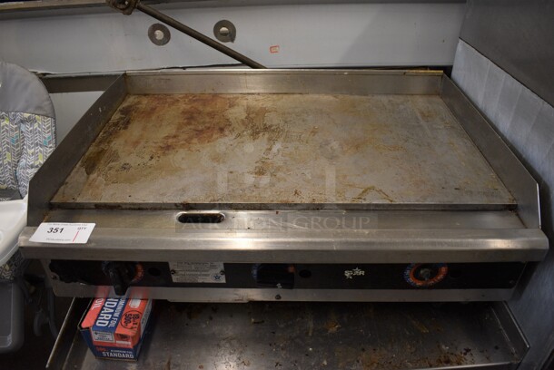 Star Model 636TA Stainless Steel Commercial Countertop Natural Gas Powered Flat Top Griddle. 20,000 BTU. 36x28x16