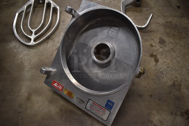 8 Items For Mixer Including 3 Whisks, 2 Paddles, 2 Dough Hooks And Hub Power Base Unit. 8 Times Your Bid!  - Image 6 of 12