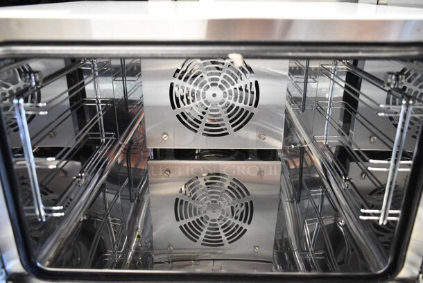 BRAND NEW SCRATCH AND DENT! Avantco 177CO14 Stainless Steel Commercial Countertop Electric Powered Quarter Size Convection Oven. See Pictures for Glass Damage. 120 Volts, 1 Phase. Tested and Working! - Image 4 of 5