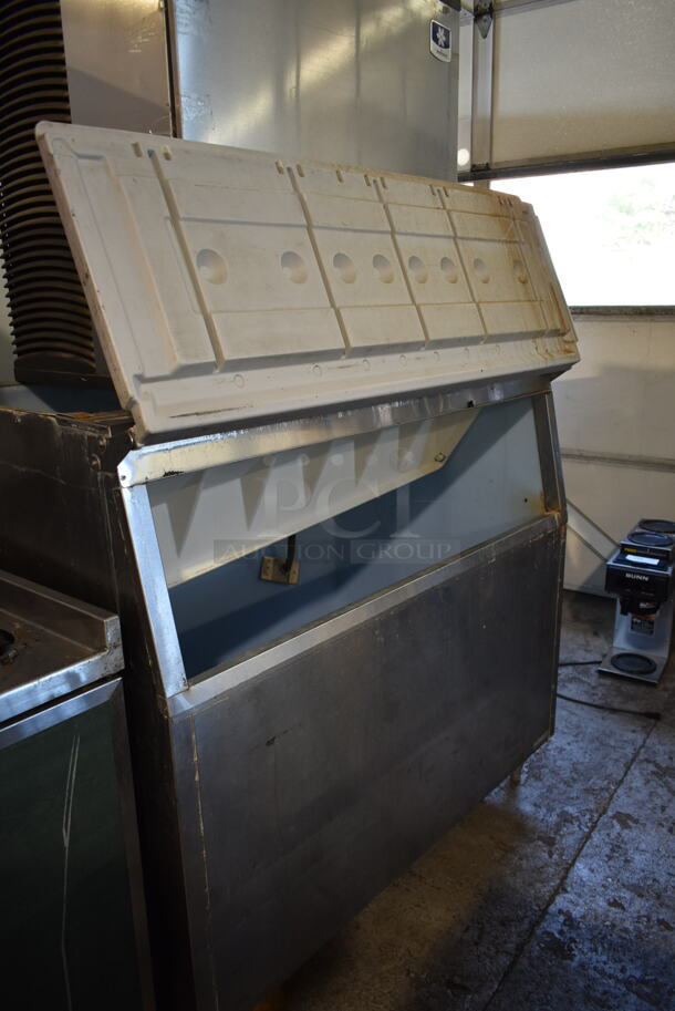 Manitowoc IY1204A-261 Stainless Steel Ice Head on Commercial Ice Bin. 208-230 Volts, 1 Phase.  - Image 6 of 10