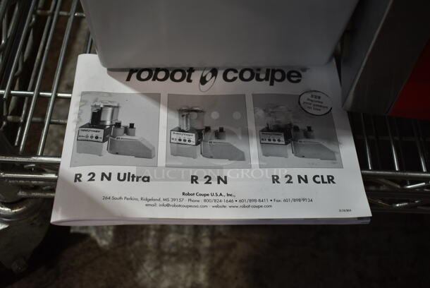 BRAND NEW SCRATCH AND DENT! Robot Coupe R2B Metal Commercial Countertop Food Processor w/ Bowl, Lid and S Blade. 120 Volts, 1 Phase. Tested and Working! - Image 5 of 6