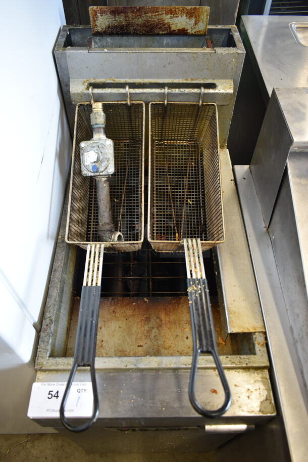 Vulcan 1VEG35M-1 Stainless Steel Commercial Natural Gas Powered Deep Fat Fryer w/ 2 Metal Fry Baskets. 69,000 BTU.  - Image 2 of 8