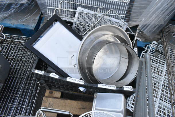 ALL ONE MONEY! PALLET LOT of Various Items Including Poly Coated Racks, Wall Mount Wire Brackets and Metal Pieces.  - Image 4 of 5