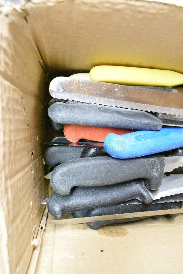 30 SHARPENED Stainless Steel Knives Including Serrated Bread Knives. 30 Times Your Bid!  - Image 2 of 5
