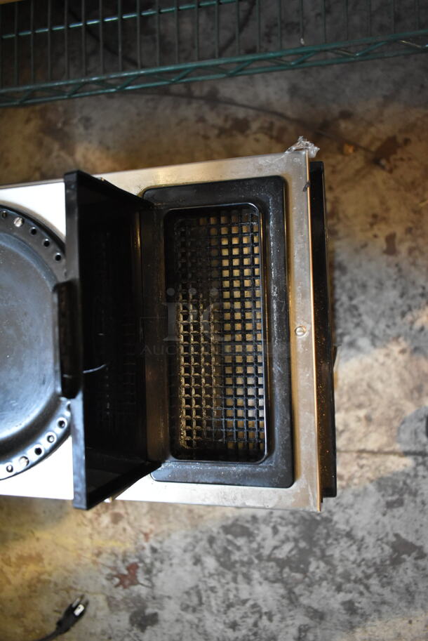 2018 Bunn VP17-3 Stainless Steel Commercial Countertop 3 Burner Coffee Machine w/ Poly Brew Basket. 120 Volts, 1 Phase.  - Image 4 of 8