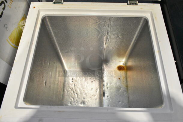 Hisense WFC050M6XWD Metal Chest Freezer w/ Hinge Lid. 115 Volts, 1 Phase. Tested and Working! - Image 4 of 5