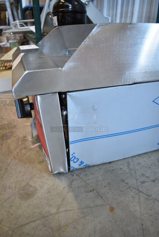 BRAND NEW SCRATCH AND DENT! 2023 Avantco 177CAG15MG Chef Series CAG-15-MG 15" Countertop Gas Griddle with Manual Controls. 30,000 BTU - Image 4 of 8
