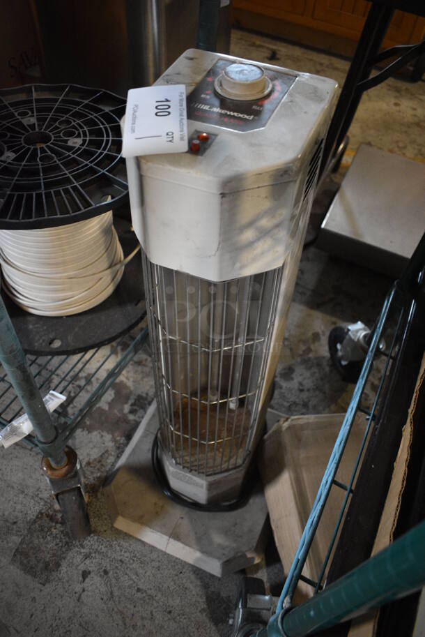 Lakewood Metal Floor Style Quartz Heater. 12x14x27 - Image 2 of 4