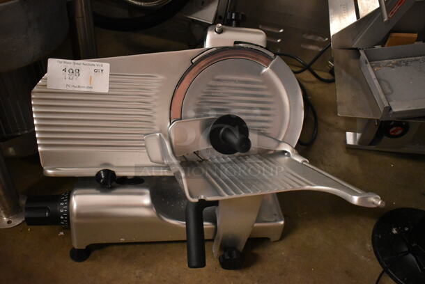 BRAND NEW SCRATCH AND DENT! Globe G10 Metal Commercial Countertop Meat Slicer w/ Blade Sharpener. 115 Volts, 1 Phase. Tested and Working! - Image 2 of 5