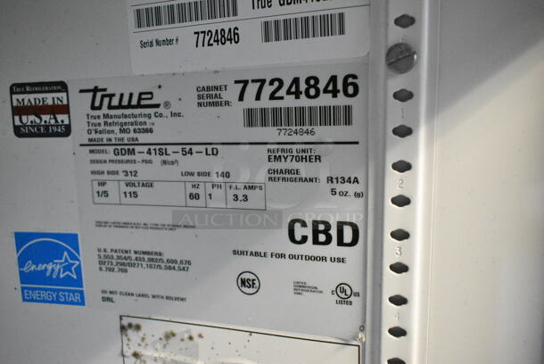 True GDM-41SL-54-LD ENERGY STAR Metal Commercial 2 Door Reach In Cooler Merchandiser w/ Poly Coated Racks. 115 Volts, 1 Phase. Tested and Working! - Image 5 of 5