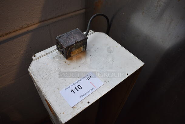 Crescent Metal Light Fixture. 36x11x9 - Image 4 of 5