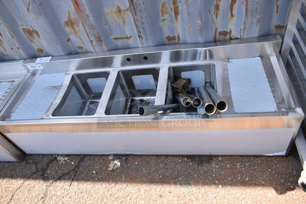 BRAND NEW SCRATCH AND DENT! Regency 600B31014213 Stainless Steel Commercial 3 Bowl Underbar Sink with Two Drainboards. Bays 10x10. Drain Boards 10x14 - Image 2 of 8