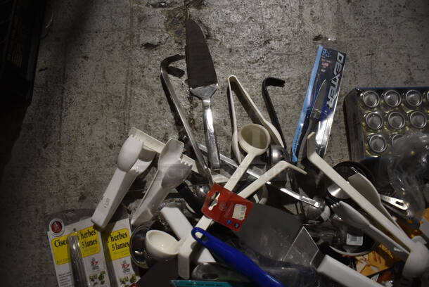 ALL ONE MONEY! Crate of Various BRAND NEW Items Including Tongs, Ladles, Scissors and Hollowick Liquid Candles - Image 5 of 7