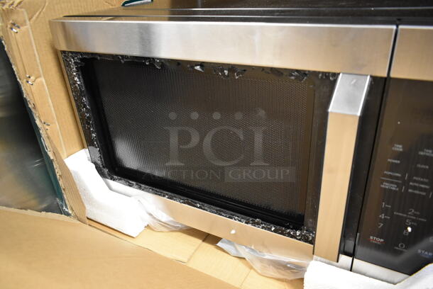 IN ORIGINAL BOX! Criterion CCM16M1S Stainless Steel Countertop Microwave Oven. 120 Volts, 1 Phase.  - Image 5 of 6