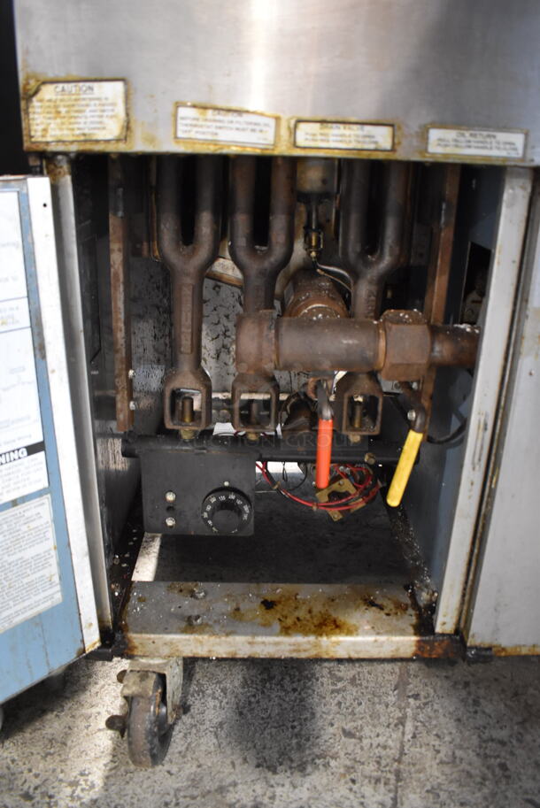 Dean SM40GMS Stainless Steel Commercial Natural Gas Powered Single Bay Deep Fat Fryer w/ 2 Metal Fry Baskets, Lid, Right Side Dumping Station on Commercial Casters. 105,000 BTU. 31x30x51 - Image 7 of 10