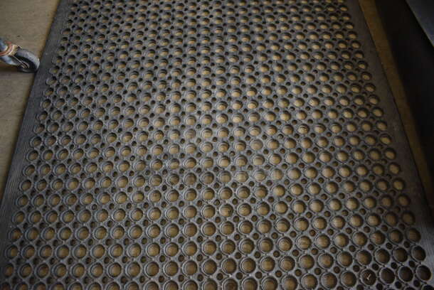 Black Anti Fatigue Floor Mat. 61x36.5 - Image 3 of 3