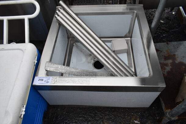 BRAND NEW SCRATCH AND DENT! Regency 600SM242412 16-Gauge Stainless Steel One Compartment Floor Mop Sink - 24" x 24" x 12" Bowl - Image 2 of 8