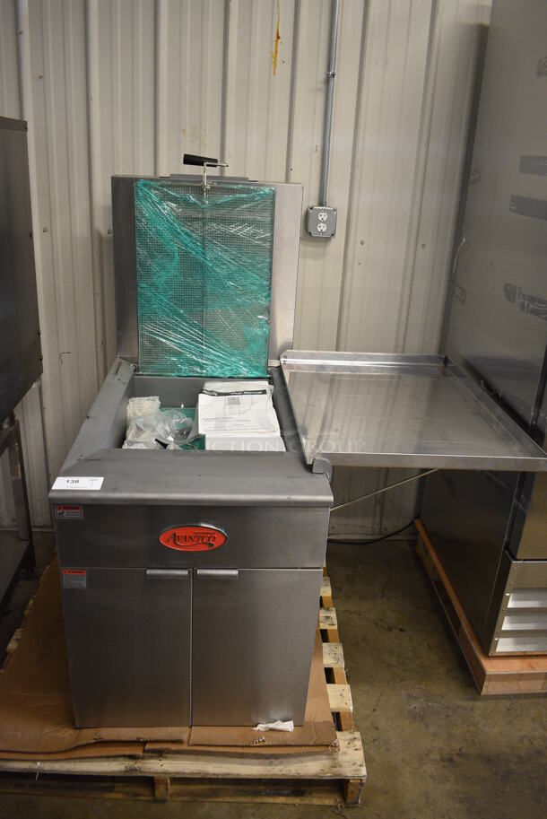 BRAND NEW SCRATCH AND DENT! 2021 Avantco Model 177FBF1824NG Stainless Steel Commercial Floor Style Natural Gas Powered Donut Fryer. 90,000 BTU. 45x41.5x55