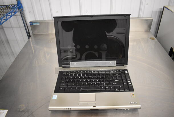 Toshiba 14" Laptop - Image 1 of 5