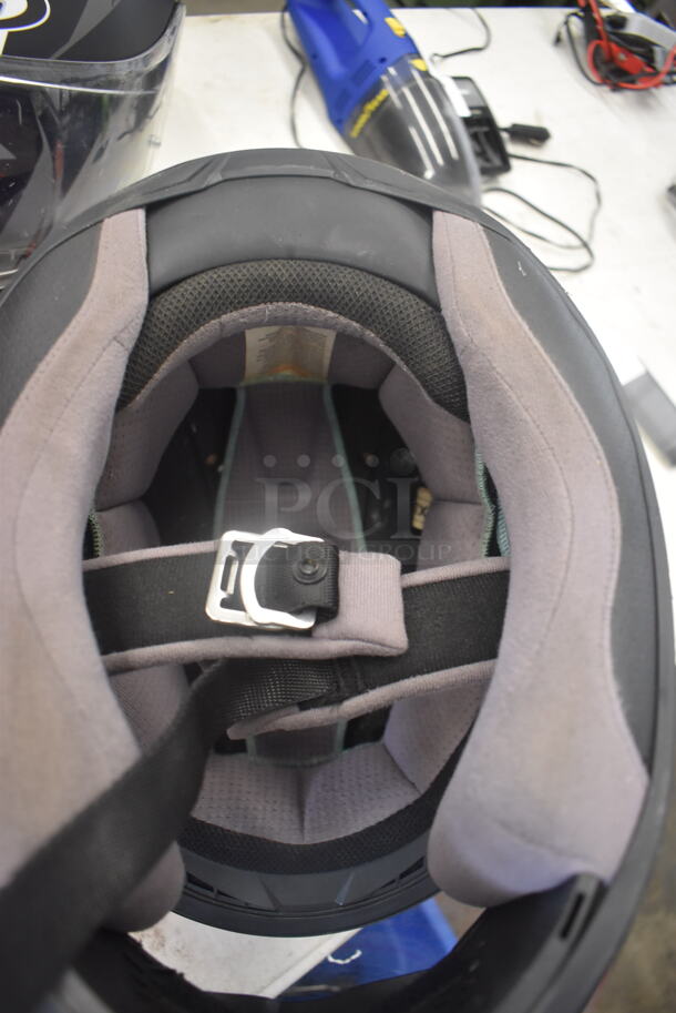 HJC DOT Size XL Motorcycle Helmet - Image 6 of 6