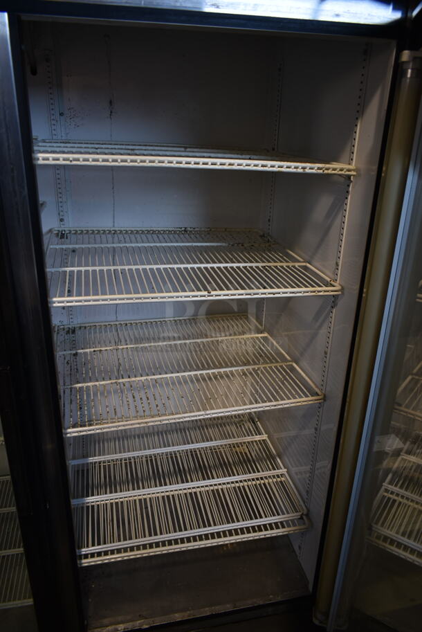 True GDM-49 Metal Commercial 2 Door Reach In Cooler Merchandiser w/ Poly Coated Racks. 115 Volts, 1 Phase. Tested and Working! - Image 5 of 6
