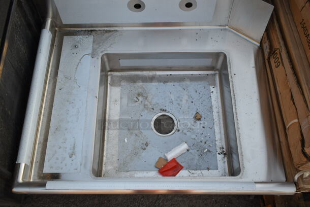 BRAND NEW SCRATCH AND DENT! Regency 600DDT36L 16 Gauge 3' Soiled / Dirty Dish Table - Left Drainboard - Image 4 of 7