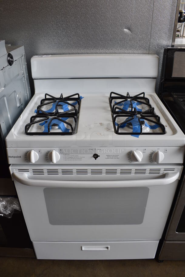 BRAND NEW SCRATCH AND DENT! Hotpoint Model JGBS30REK4SS White Metal Gas Powered 4 Burner Range w/ Oven. 30x27x45