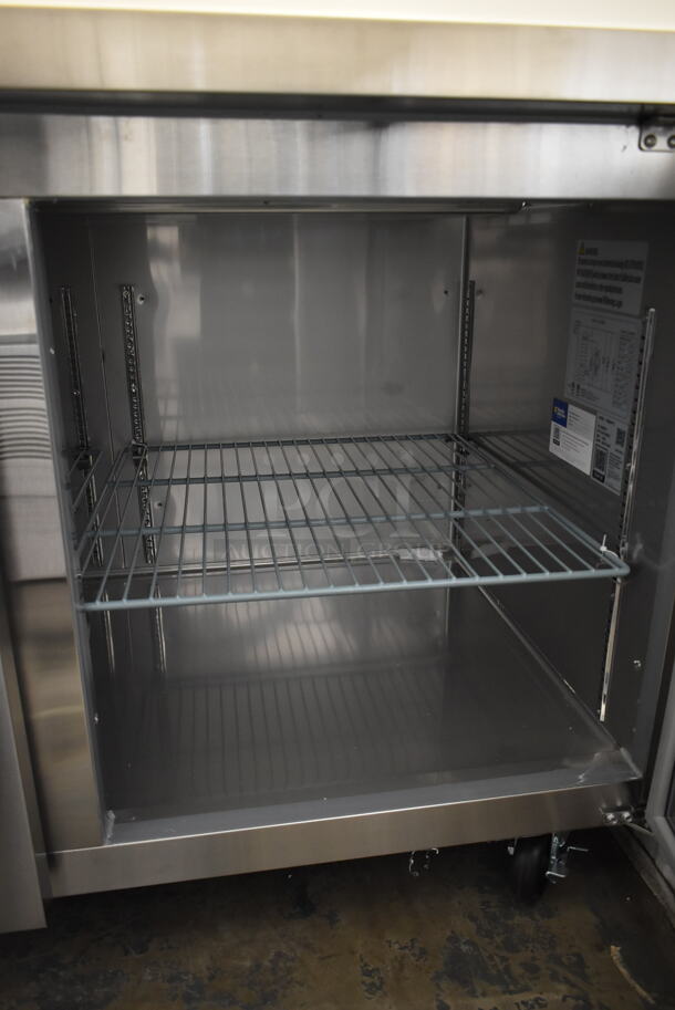 BRAND NEW SCRATCH AND DENT! 2023 Avantco 178SSPPT3 Stainless Steel Commercial Pizza Prep Table on Commercial Casters. 115 Volts, 1 Phase. Tested and Working! - Image 9 of 11