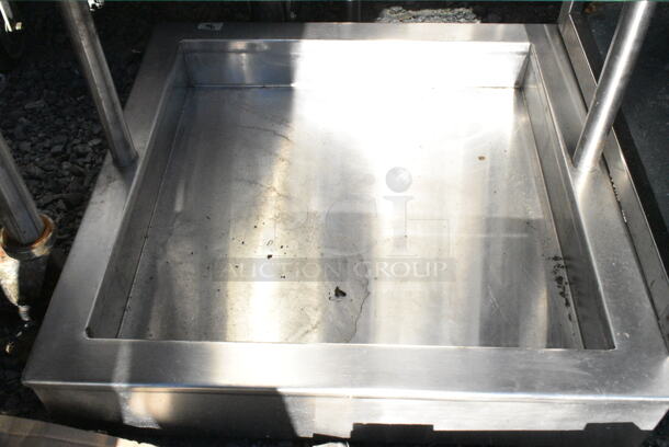 Stainless Steel Bay w/ Glass Sneeze Guard.  - Image 2 of 2