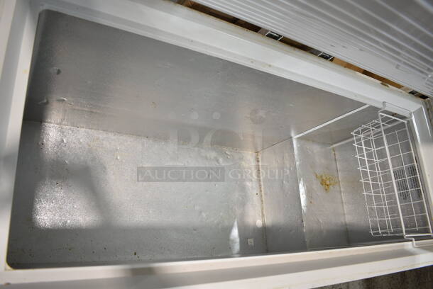 Kenmore KLFC015MWDO Metal Chest Freezer w/ Hinge Lid. 115 Volts, 1 Phase. Tested and Working! - Image 2 of 3