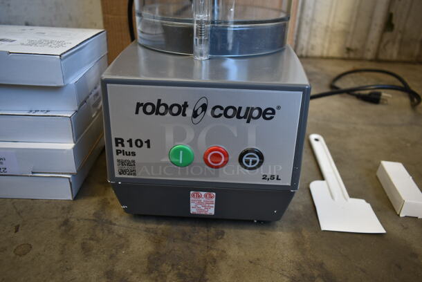 BRAND NEW SCRATCH AND DENT! Robot Coupe R 101 Plus Metal Commercial Countertop Food Processor w/ Bowl, Lid, Pusher, S Blade, 5 New In Box Blades; Julienne, 2 Grater and 2 Slicer. 120 Volts, 1 Phase. Tested and Working! - Image 5 of 12