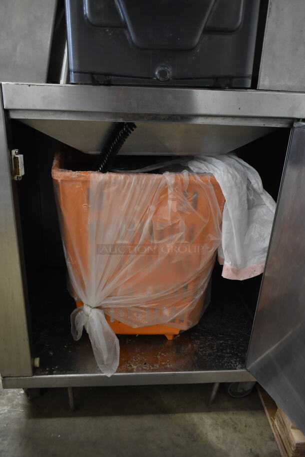 2017 Zumex Speed Pro Tank Podium Stainless Steel Commercial Floor Style Citrus Juicer on Commercial Casters. 115 Volts, 1 Phase. Tested and Working! - Image 9 of 10