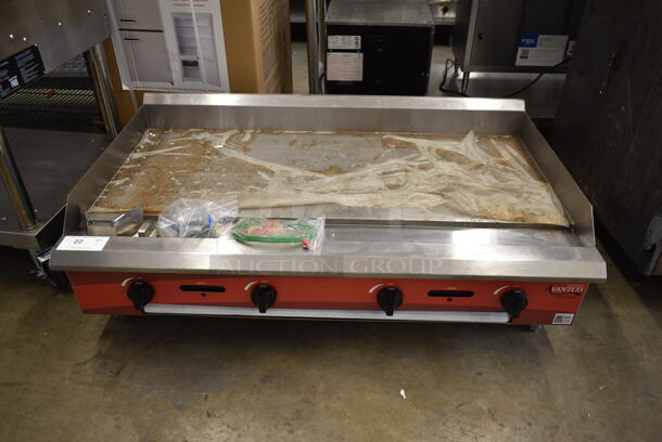 BRAND NEW SCRATCH AND DENT! 2023 Avantco 177CAG48MG Stainless Steel Commercial Countertop Natural Gas Powered Flat Top Griddle. 30,000 BTU. Tested and Working!