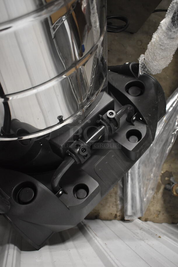 BRAND NEW SCRATCH AND DENT! 2021 Lavex 944BJ14126G Vacuum. 110-120 Volts, 1 Phase. Tested and Working! - Image 6 of 6