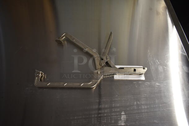 Metal Clamp. - Image 3 of 3
