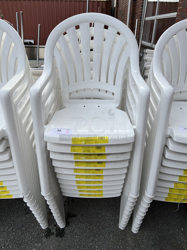 10 BRAND NEW SCRATCH AND DENT! Grosfillex 49092004 / US092004 Pacific White Fanback Stacking Resin Armchair. 23x21x35.5. 10 Times Your Bid!