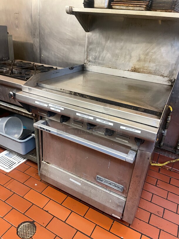 Working! Garland M47R Master Series Natural Gas 34 inch Commercial Griddle with Standard Oven - 139,000 BTU (Manual Controls)  - Image 2 of 10