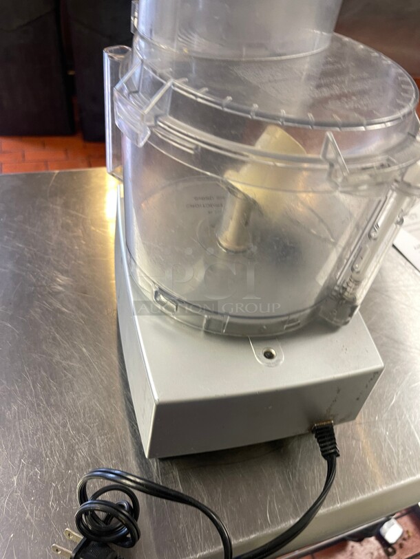 Working! Cuisinart Cup Pro Custom 11 Commercial Food Processor With 625 Watt Motor And Extra Large Feed Tube 115 Volt NSF Tested and Working! - Image 6 of 10
