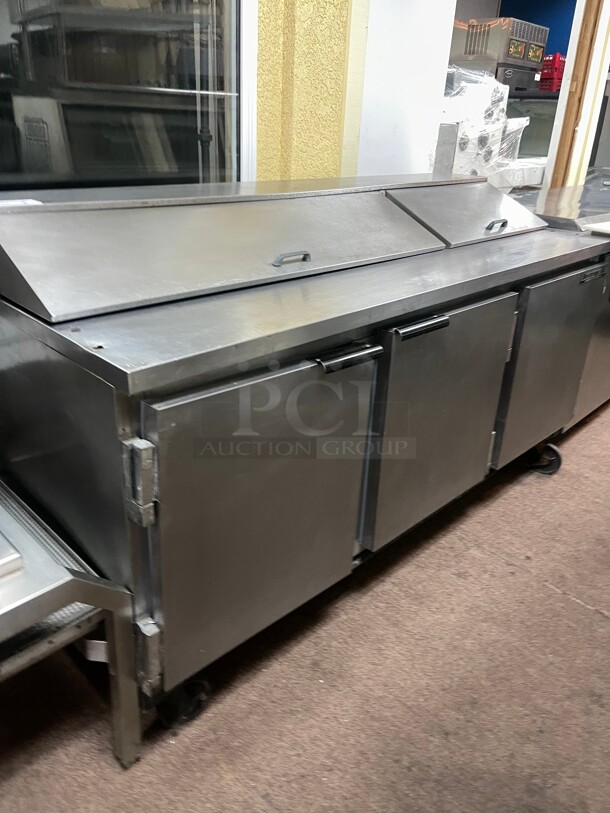 Beverage Air Commercial Three Door Pizza Prep Sandwich Table With Refrigerated Base NSF 115 Volt - Image 2 of 9