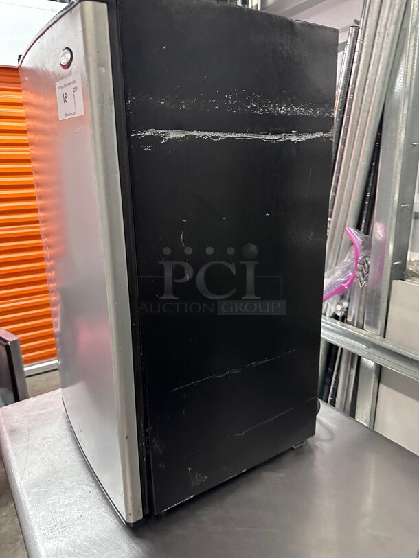 Working! Sanyo SR-3720M - Counter-High Refrigerator 115 Volt Tested and Working! - Image 6 of 10