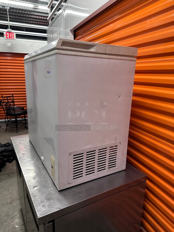 Working! HAIER HCM071LC 7.1 CU FT CHEST FREEZER 115 Volt Tested and Working! - Image 6 of 9