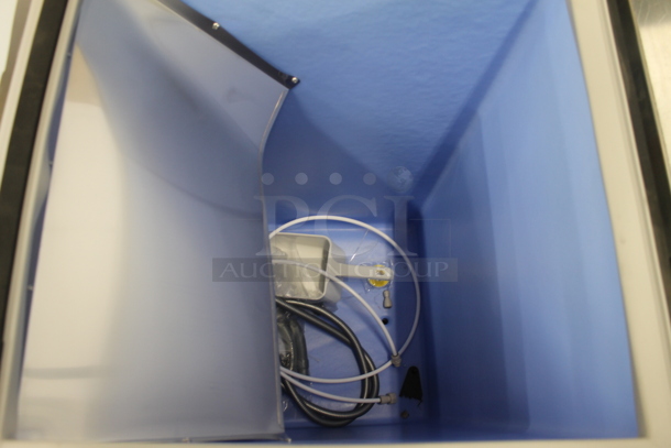 BRAND NEW SCRATCH AND DENT! Avantco Ice BIN23022 22" Ice Storage Bin - 275 lb. - Image 2 of 8
