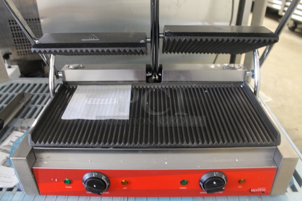BRAND NEW SCRATCH AND DENT! Avantco 177P84 Stainless Steel Commercial Double Panini Press. 120 Volts, 1 Phase. Tested and Working! - Image 6 of 9