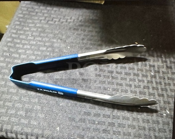 NEW Vollrath 9.5 Inch Utility Tongs With Gator Grip Handles. 4XBID - Image 1 of 1