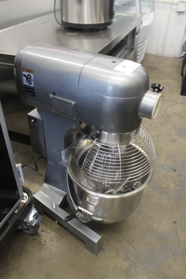 BRAND NEW SCRATCH AND DENT! 2022 Avantco 177MX20H Metal Commercial Countertop 20 Quart Planetary Dough Mixer w/ Stainless Steel Mixing Bowl, Bowl Guard, Dough Hook, Paddle and Whisk Attachments. 120 Volts, 1 Phase. Tested and Working! - Image 2 of 6
