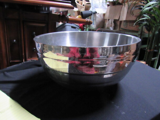 One Stainless Steel Vollrath 10 Quart Round Beehive Insulated Bowl. #46569. $200.50.