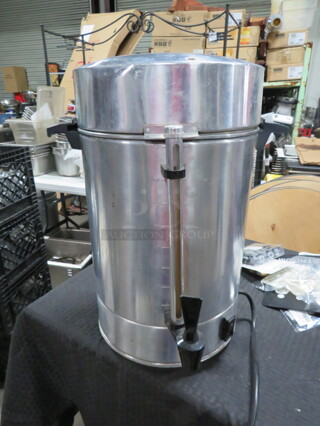 One 101 Cup Coffee Brewer/Dispenser. Knob Needs Reattached.